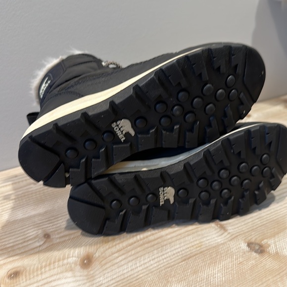 Sorel Kids Whitney Winter Boots Size 3 - Picture 4 of 5